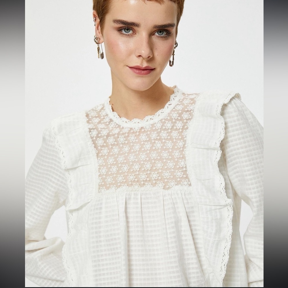 Nwt Zara modest white ruffle‎ front top nwt long sleeve